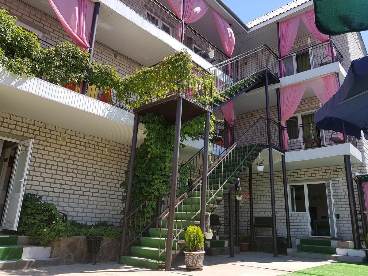Hotel Flamingo Zaliznij Port Eksteriør bilde